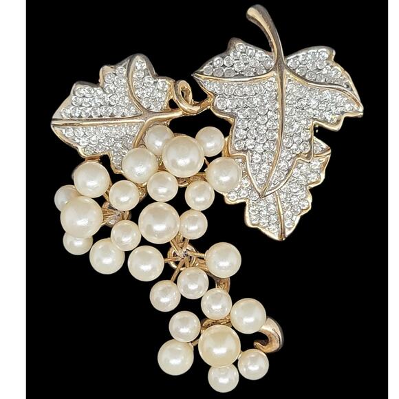 Glam Gold Tone Faux Pearl Crystal Grapevine Pin Chic Vintage Garden Party Vibes - Picture 1 of 11